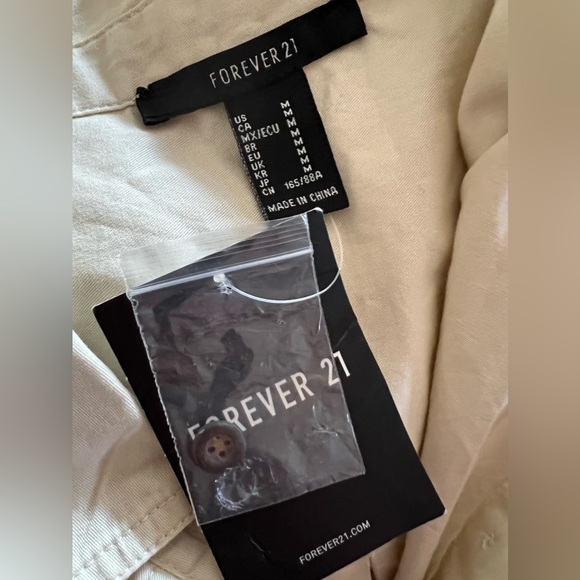 NWT Forever 21 Woven Button Down Shirt Natural - Picture 4 of 14